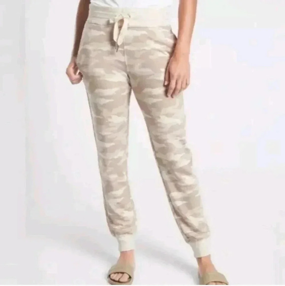 Athleta Balance Jogger Sweatpants Camo Print Size M Soft Comfort Athletic - Picture 1 of 6